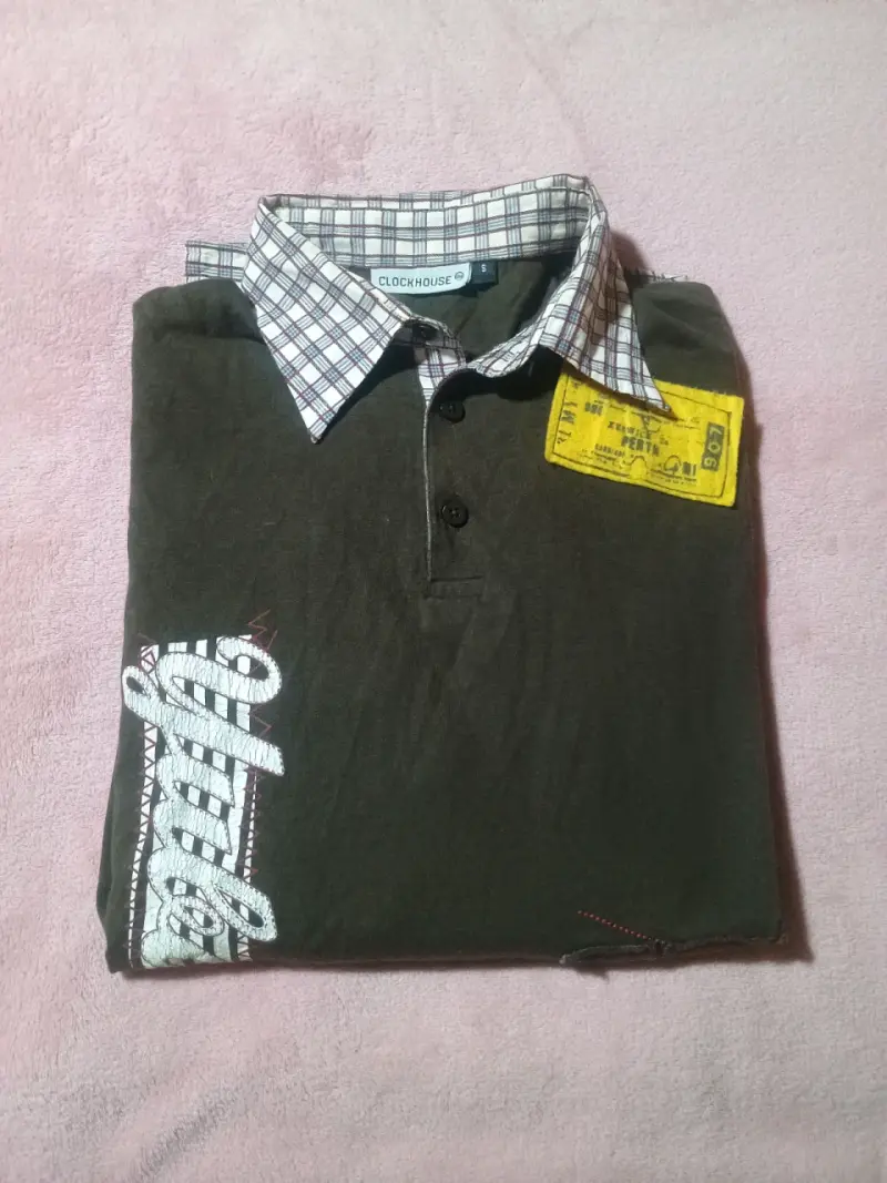 Polera manga larga con diseño urbano Clockhouse - 2