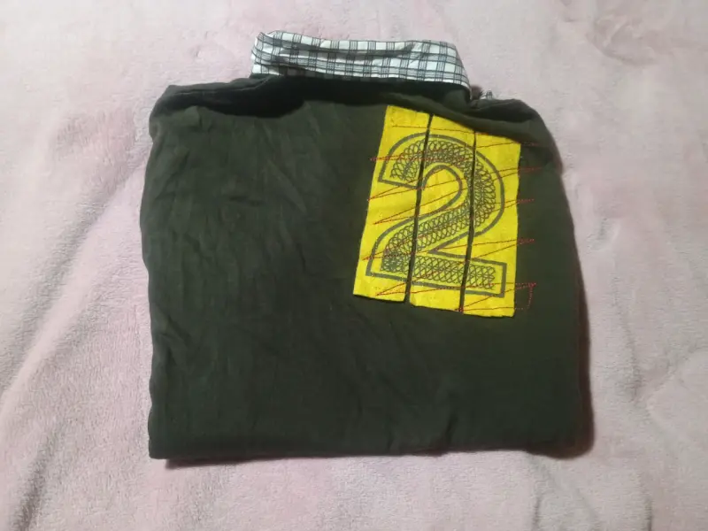 Polera manga larga con diseño urbano Clockhouse - 3