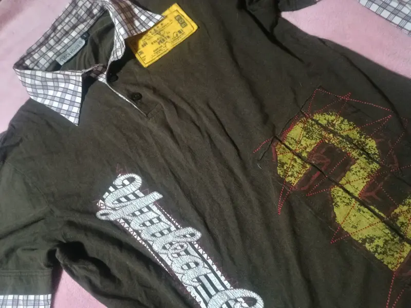 Polera manga larga con diseño urbano Clockhouse - 4