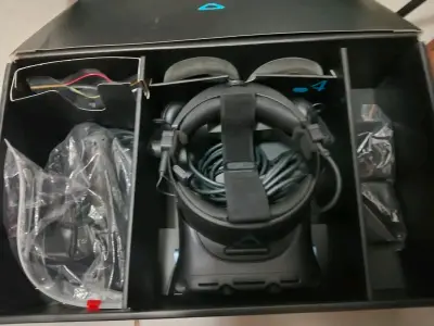 Set de Realidad Virtual HTC Vive Cosmos Completo - miniatura 4