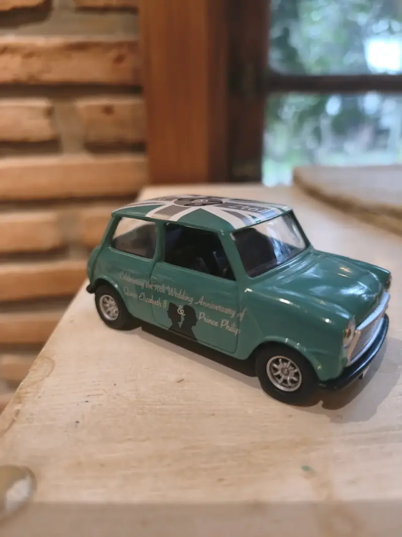 Auto de colección Mini Cooper conmemorativo - 1