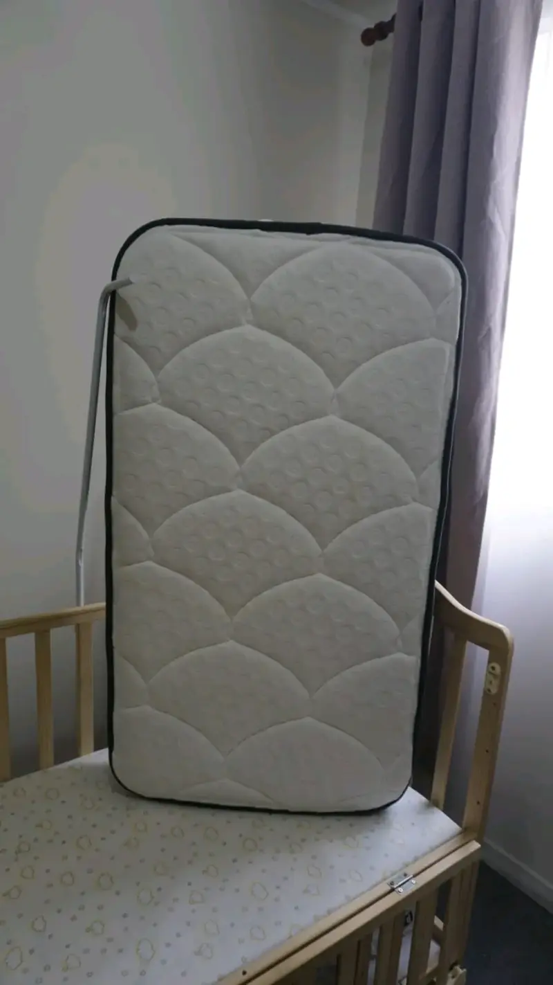 Cuna de madera para bebé con mosquitero - 5
