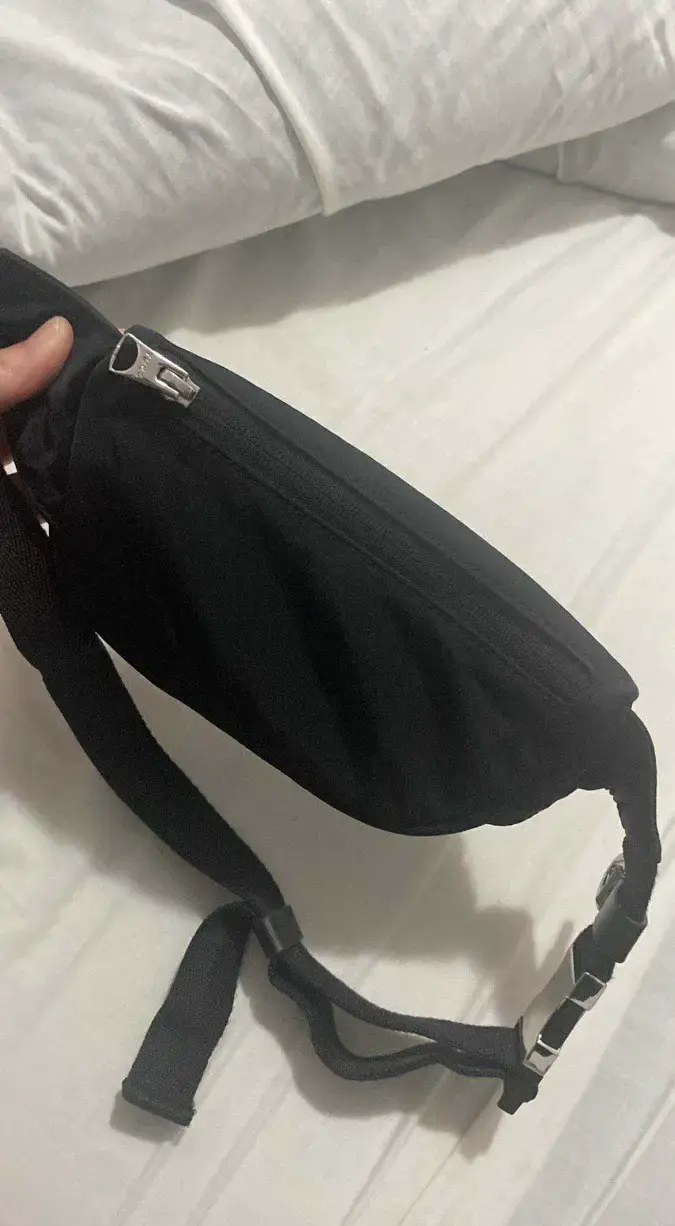 Riñonera negra Bimba y Lola con cierre ajustable - 3
