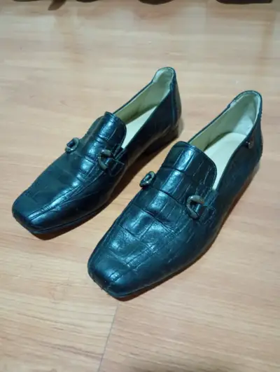 Zapatos de cuero negro con hebilla elegante - miniatura 2