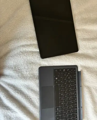 Tablet Lenovo con Teclado y Lápiz - miniatura 2