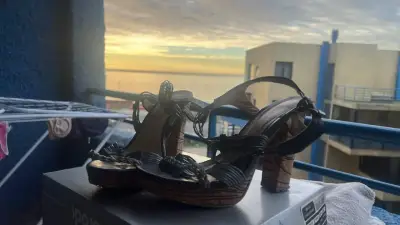 Sandalias de tacón alto negras con diseño trenzado - miniatura 1
