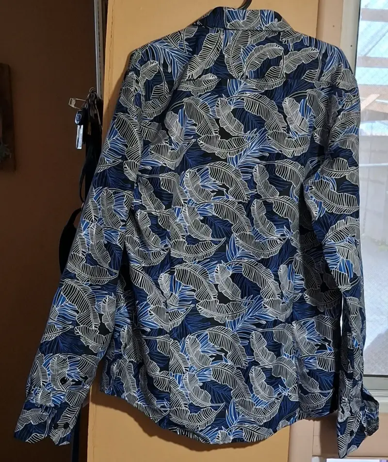 Camisa estampada de hojas azul BYB talla M - 2