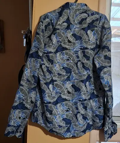 Camisa estampada de hojas azul BYB talla M - miniatura 2