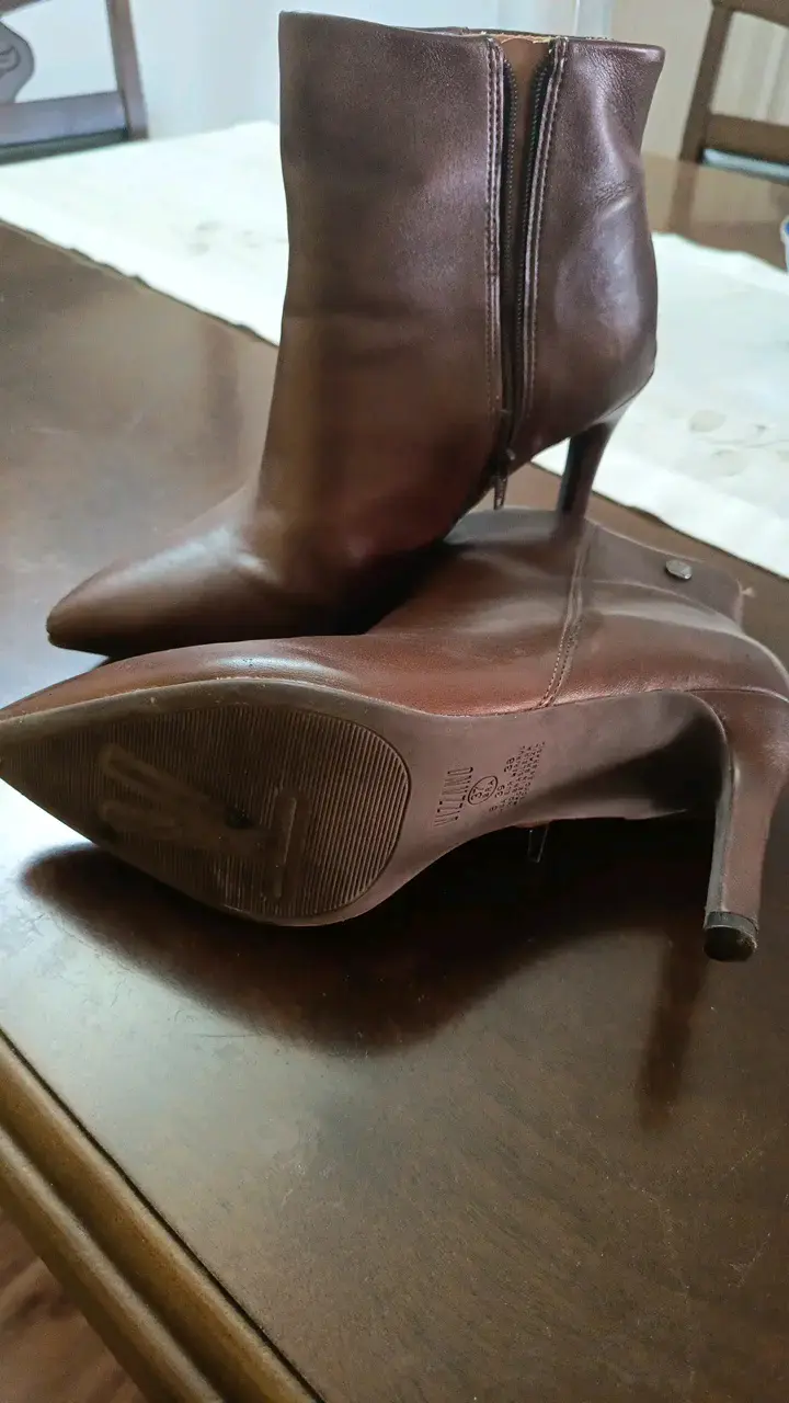 Botines de cuero marrón con tacón alto - 2