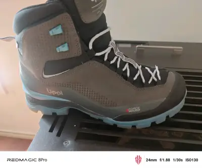 Botas de montaña Uppí impermeables talla 42 - miniatura 1