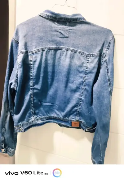 Chaqueta de mezclilla azul para mujer - miniatura 1