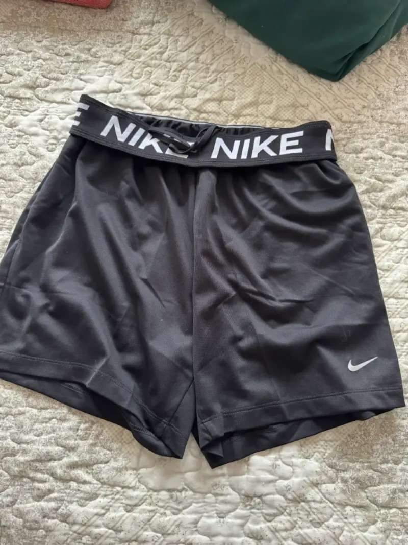 Shorts deportivos negros Nike mujer - 1