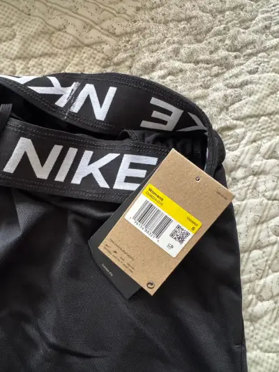 Shorts deportivos negros Nike mujer - miniatura 3