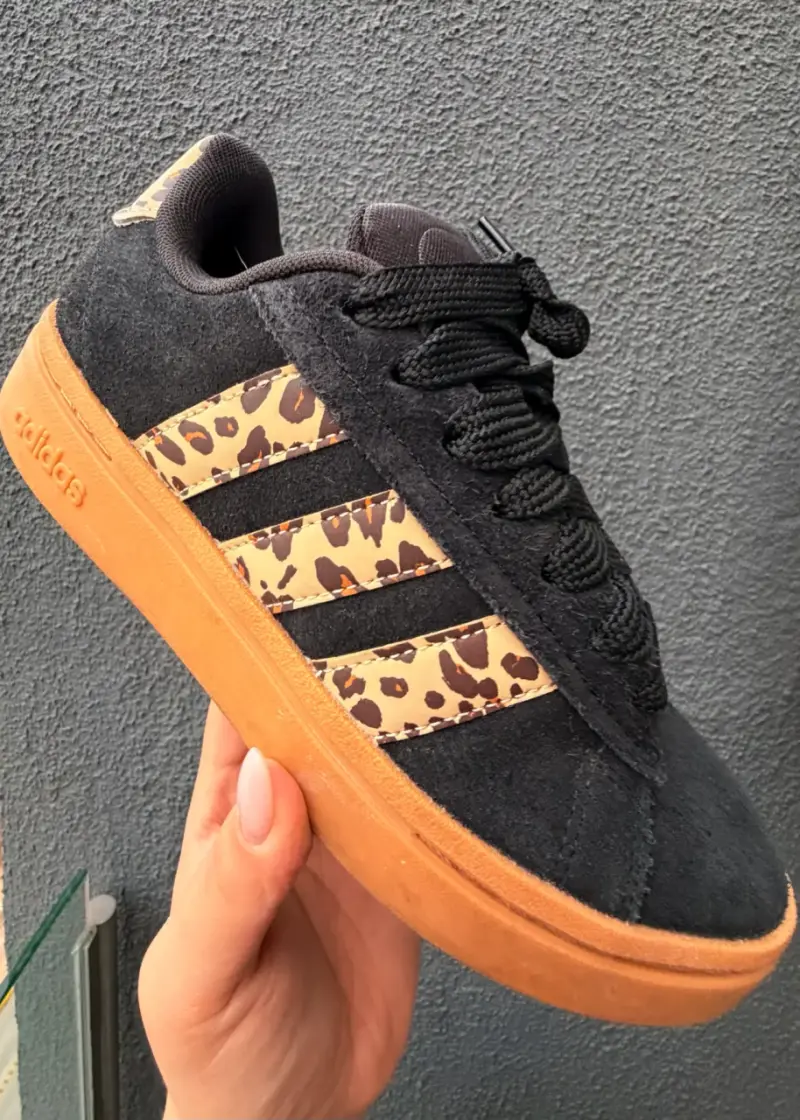 Zapatillas Adidas negras con estampado animal print - 1