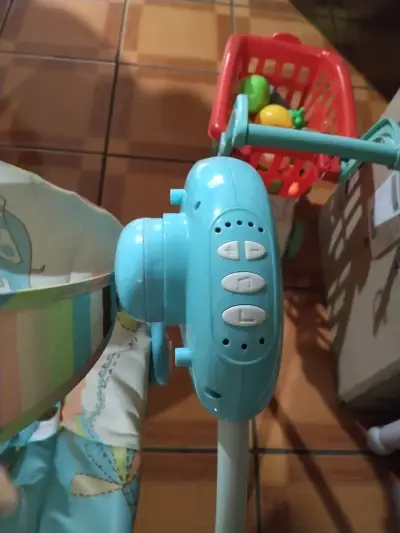 Columpio para bebé Bebesit con música y juguetes - miniatura 2