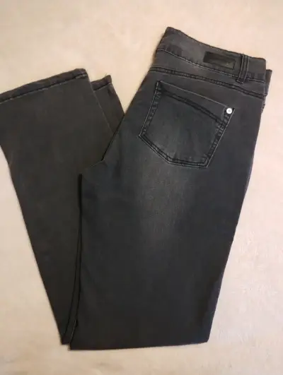Jeans negros de mujer estilo casual - miniatura 4