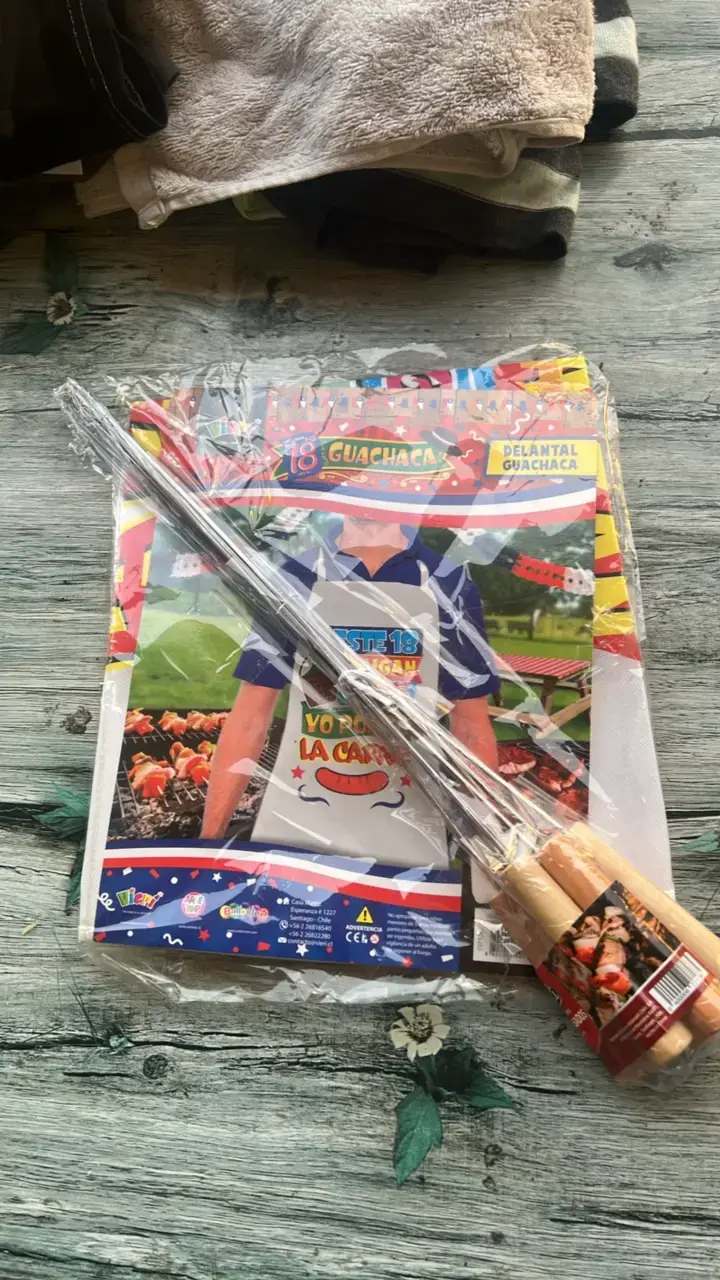 Set de delantal y pinchos para asado
