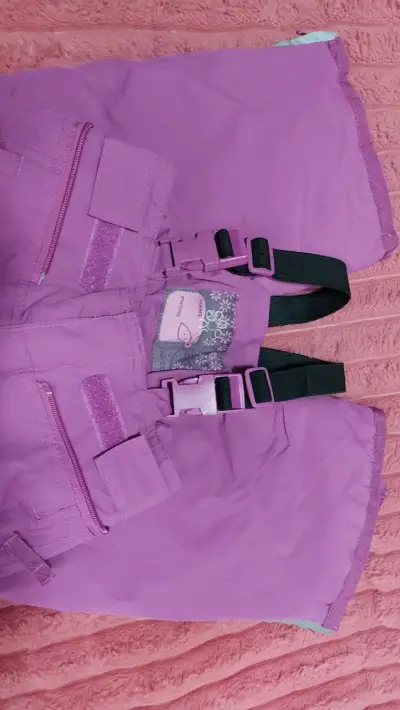 Pantalones de nieve morados para niños con tirantes - miniatura 3