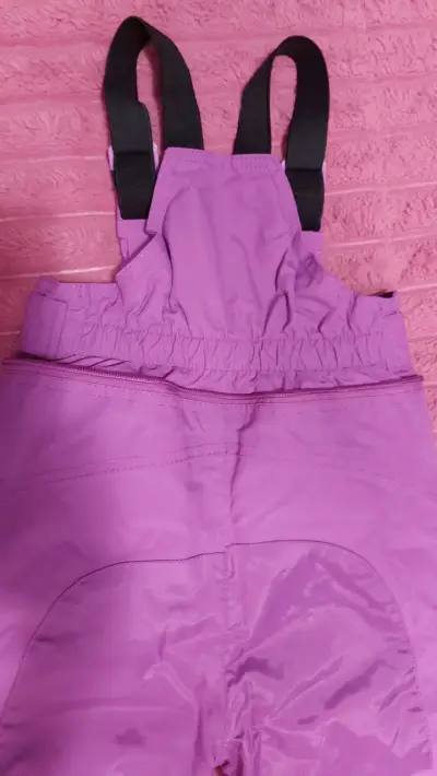 Pantalones de nieve morados para niños con tirantes - miniatura 4