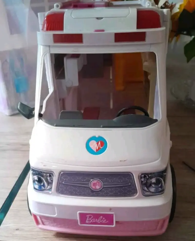 Ambulancia de juguete Barbie - 1