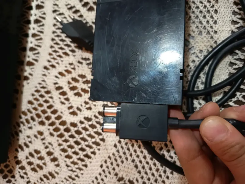 Consola Xbox One con control y cargador - 5