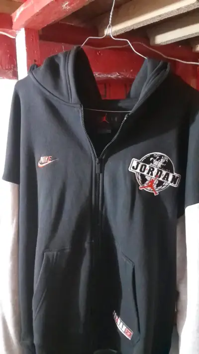 Polerón Nike Jordan negro con capucha - miniatura 1
