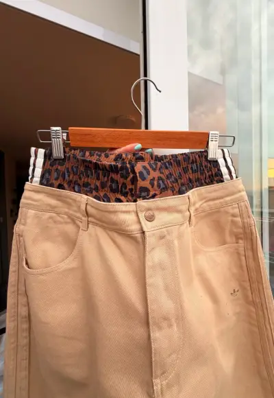 Pantalones beige Adidas con cintura elástica - miniatura 2