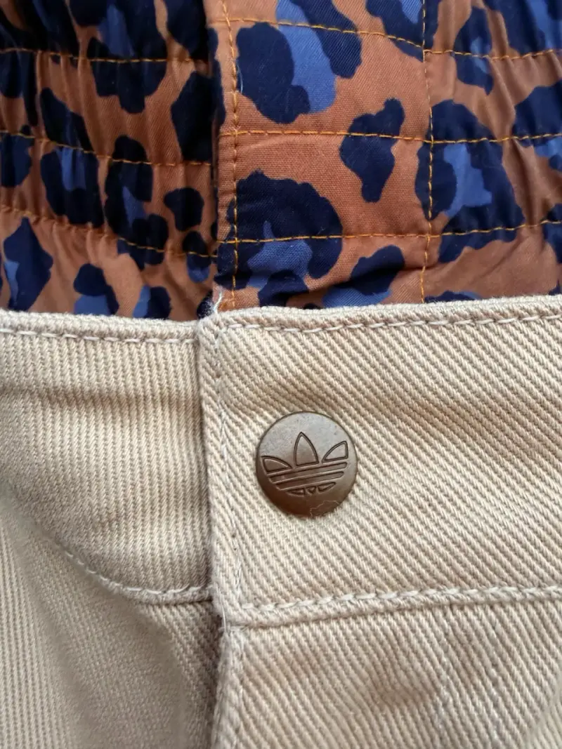Pantalones beige Adidas con cintura elástica - 3
