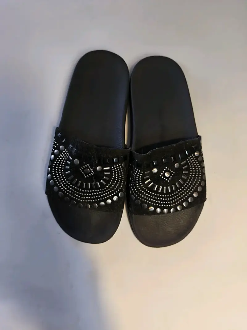 Sandalias de cuero con tachas talla 37 nuevas - 2