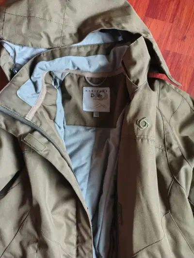 Chaqueta impermeable verde con capucha para mujer - miniatura 2