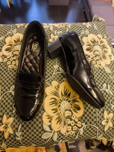 Zapatos de charol negro con taco Flexi - miniatura 1