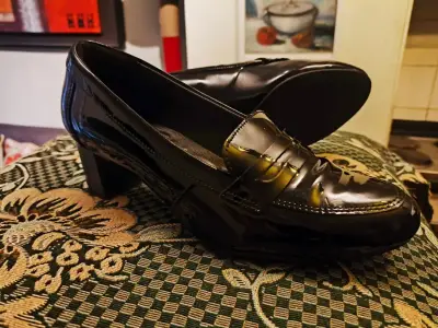 Zapatos de charol negro con taco Flexi - miniatura 2