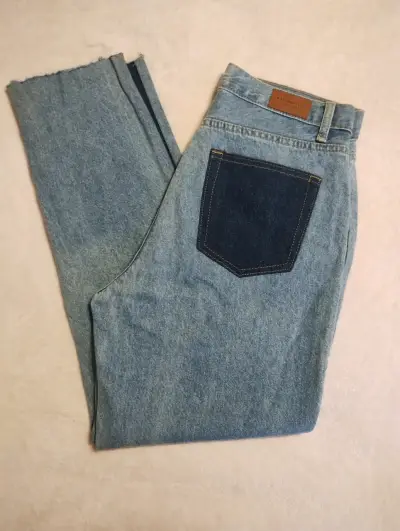 Jeans rectos de mezclilla azul para mujer - miniatura 3