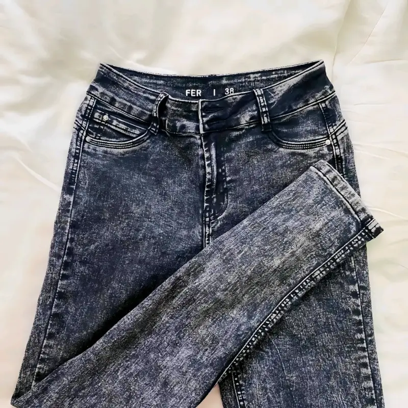 Jeans de mezclilla azul oscuro talla 38