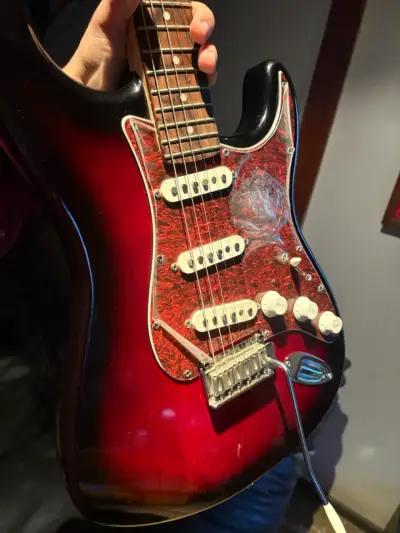 Guitarra Eléctrica Squier Stratocaster Roja - miniatura 4