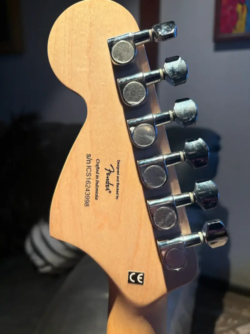 Guitarra Eléctrica Squier Stratocaster Roja - 6