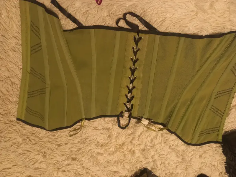Corset verde con cordones ajustables - 1