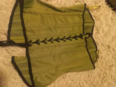 Corset verde con cordones ajustables - miniatura 2