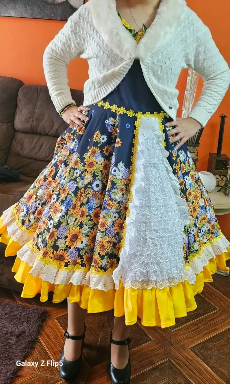 Vestido folklórico floral para niña - 2
