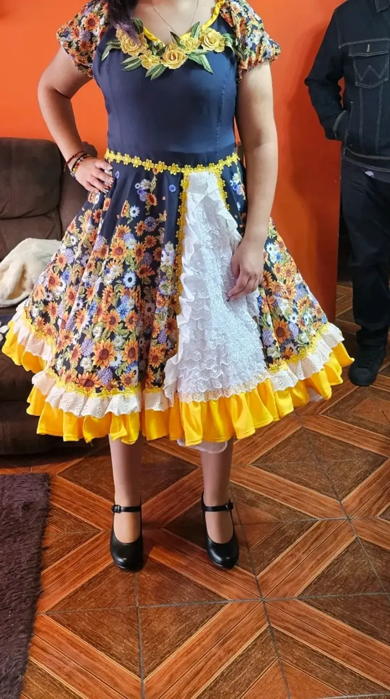 Vestido folklórico floral para niña - 3
