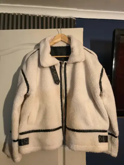 Chaqueta de lana sintética con detalles negros - miniatura 1