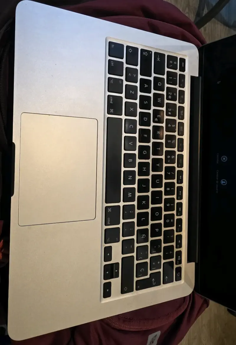 MacBook Pro con mouse inalámbrico - 2