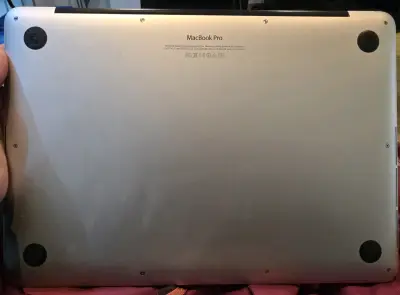 MacBook Pro con mouse inalámbrico - miniatura 3