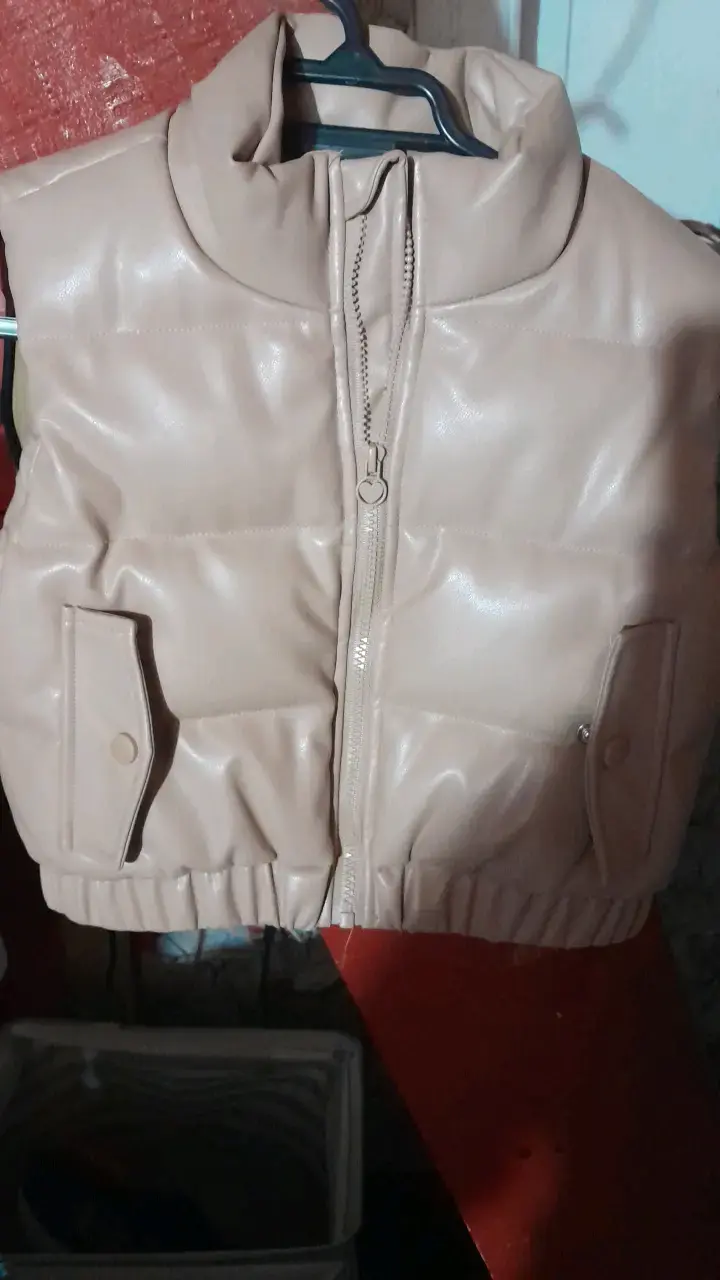 Chaleco acolchado beige para niña