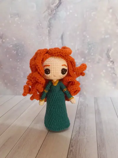 Muñeca amigurumi princesa Mérida - miniatura 2