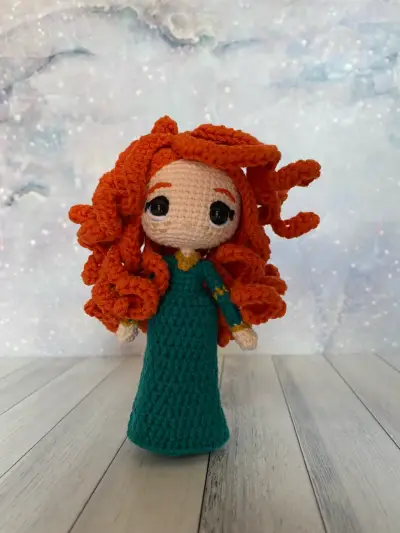 Muñeca amigurumi princesa Mérida - miniatura 3