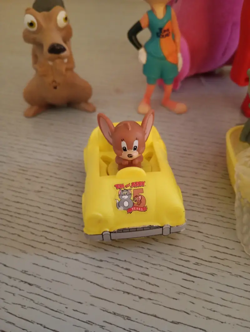 Colección de figuras de acción de personajes animados - 3