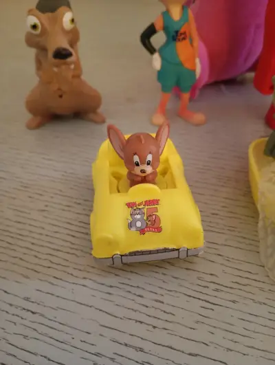 Colección de figuras de acción de personajes animados - miniatura 3