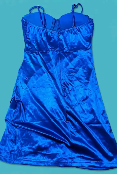 Vestido azul con lentejuelas y tirantes - miniatura 4
