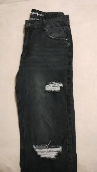 Jeans negros desgastados - miniatura 2